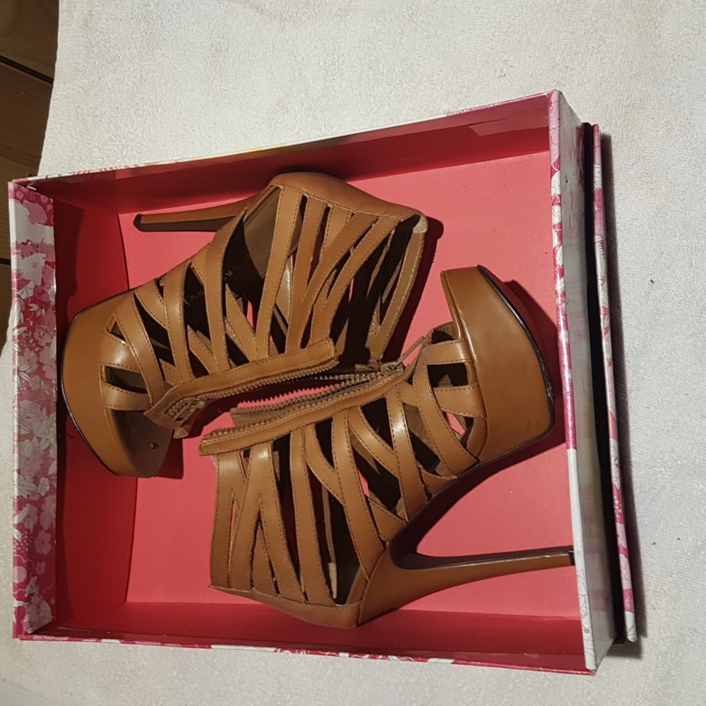 Ladies heels